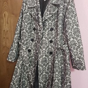 Cute coat, black/white, shimmery threads